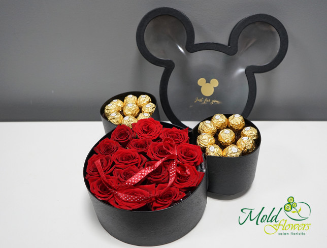 Коробка с красными розами "Mickey mouse" Фото